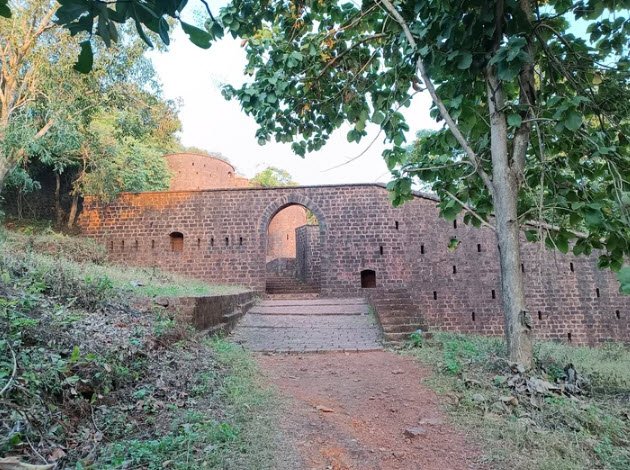 Yashwant Gad Fort , Redi Fort, India